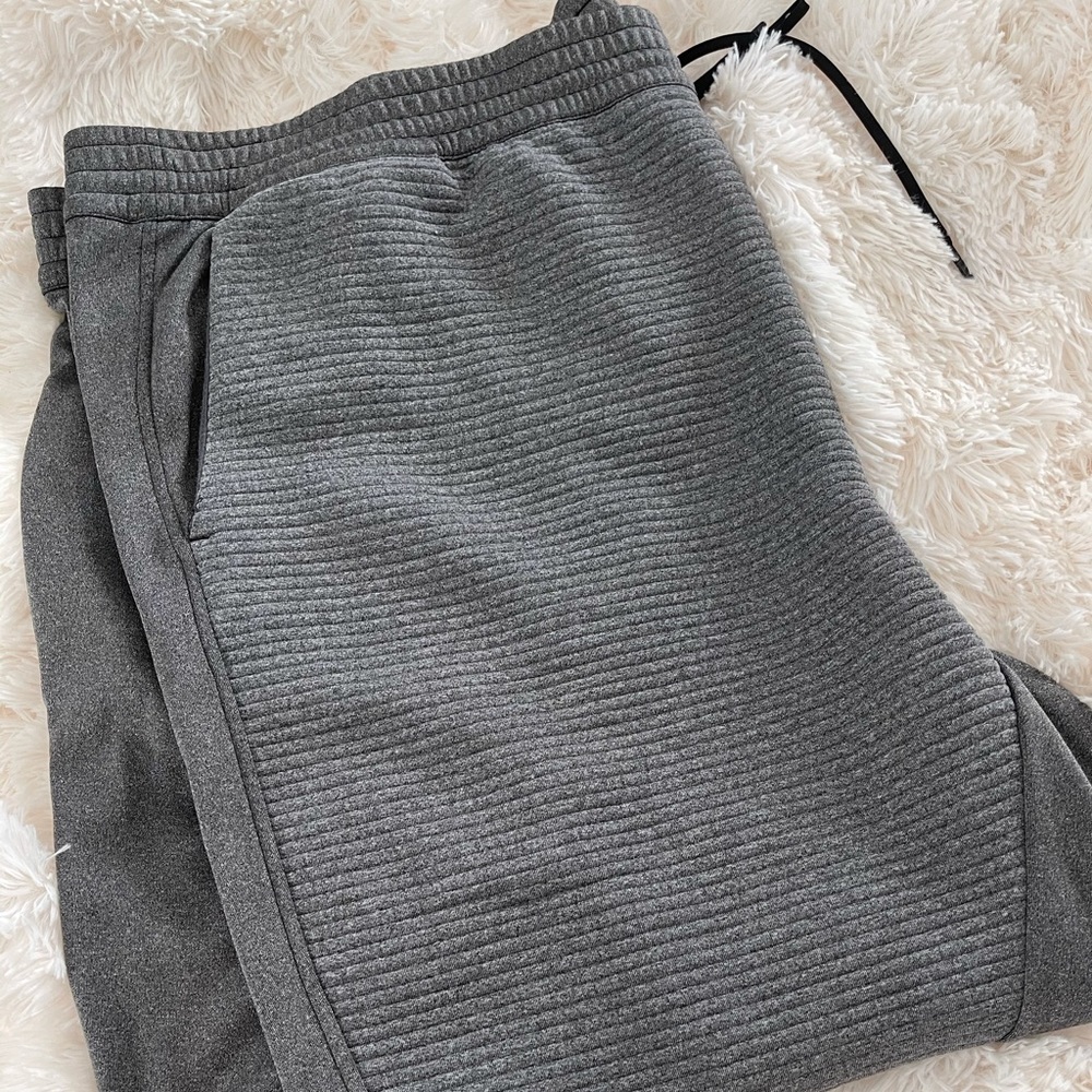 Men - Reebok sweat pants. Side pockets. - Picture 2 of 4